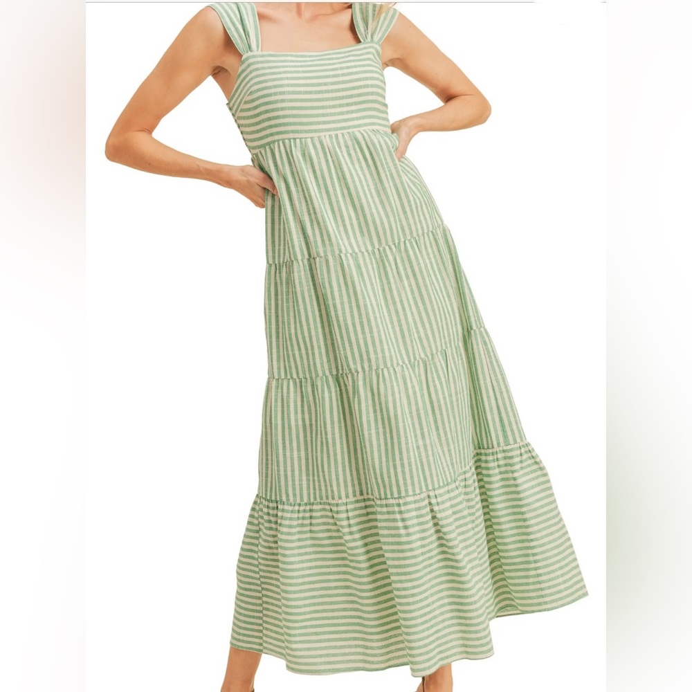 🔥 Brand new Lush tiered sun dress
